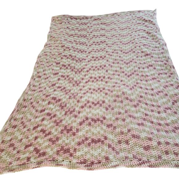 Handmade Crochet Pink and  White Baby Throw Blanket  45 x 56 - Picture 4 of 6